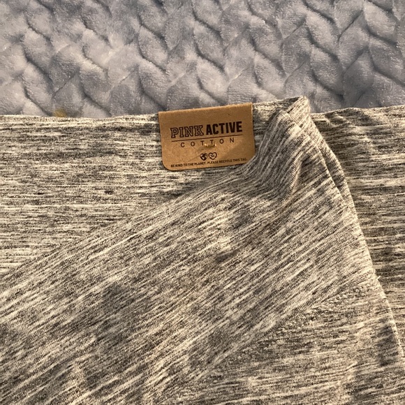 The size is large , the color is grey , the brand is pink/Victoria secrets - Picture 2 of 4